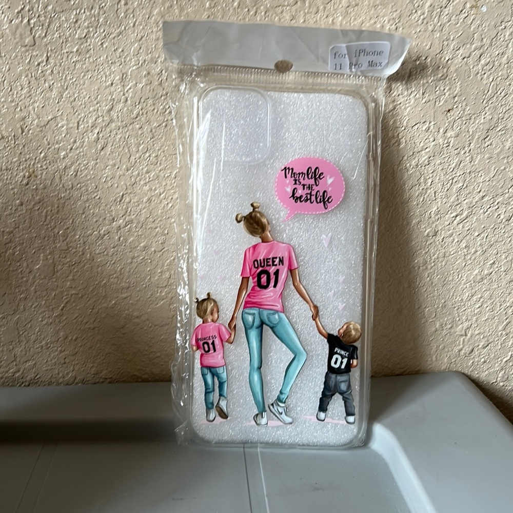 Apple iPhone soft case for iPhone 11pro max ( mom life is the best life )